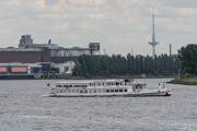 Fahrgastschiff Grfin Emma fhrt um die Weserinsel