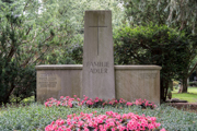 Grabsttte Famile Adler (Reederei)