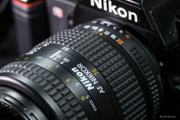 Nikon F 501 mit Nikkor 28-70 4-5.6 D und 80er-Jahre-Gurt